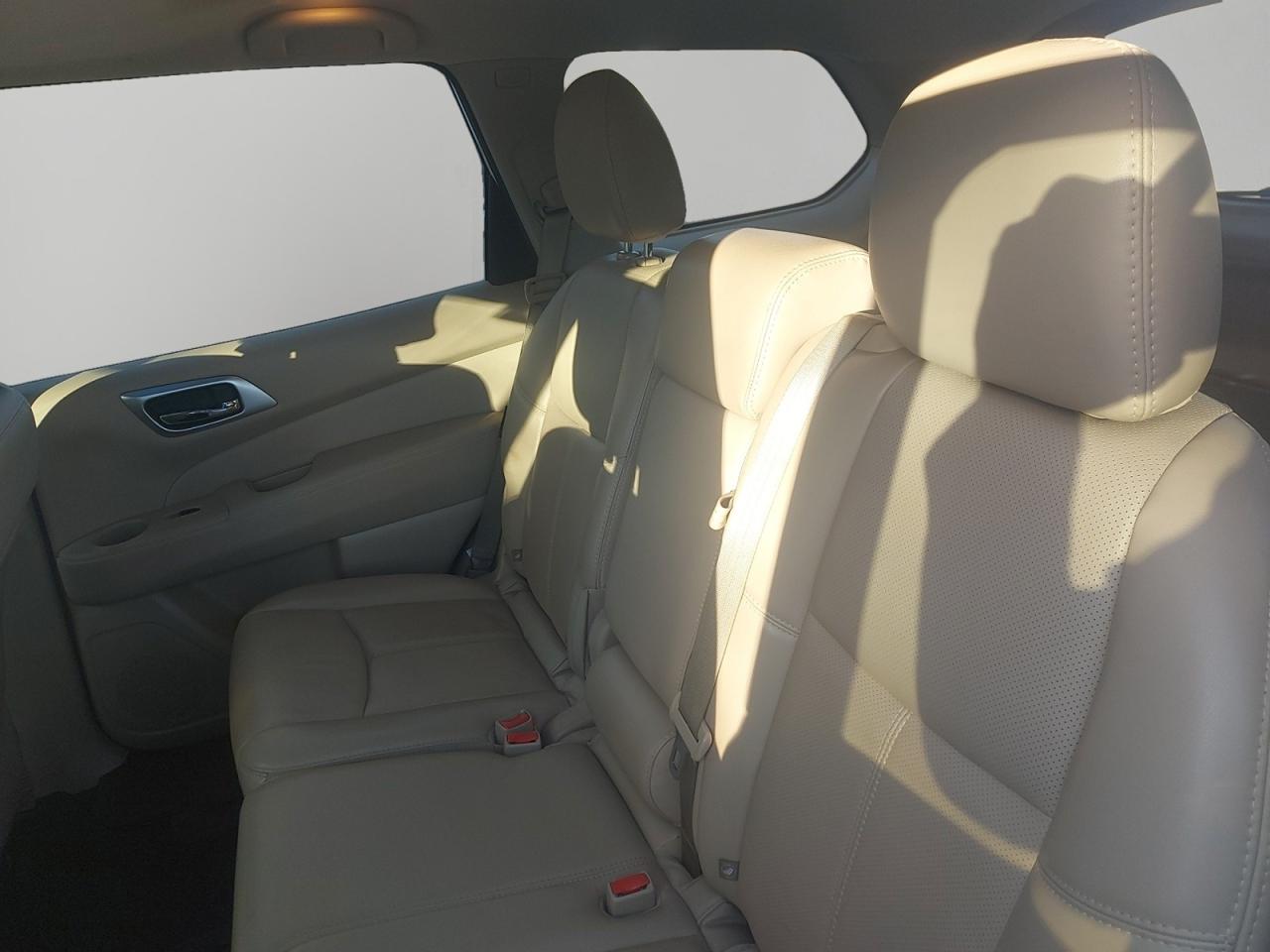 2020 Nissan Pathfinder Platinum Photo