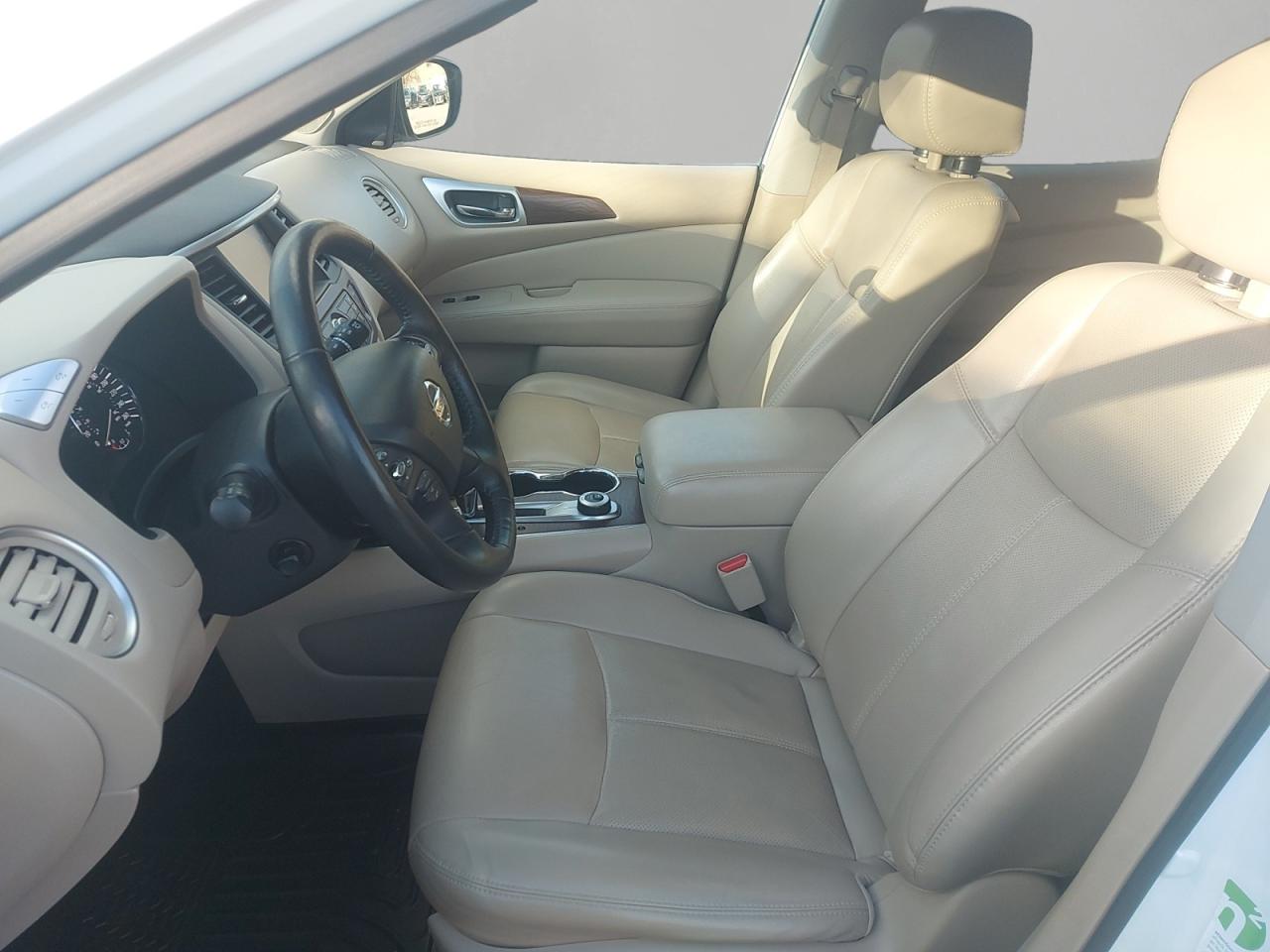 2020 Nissan Pathfinder Platinum Photo