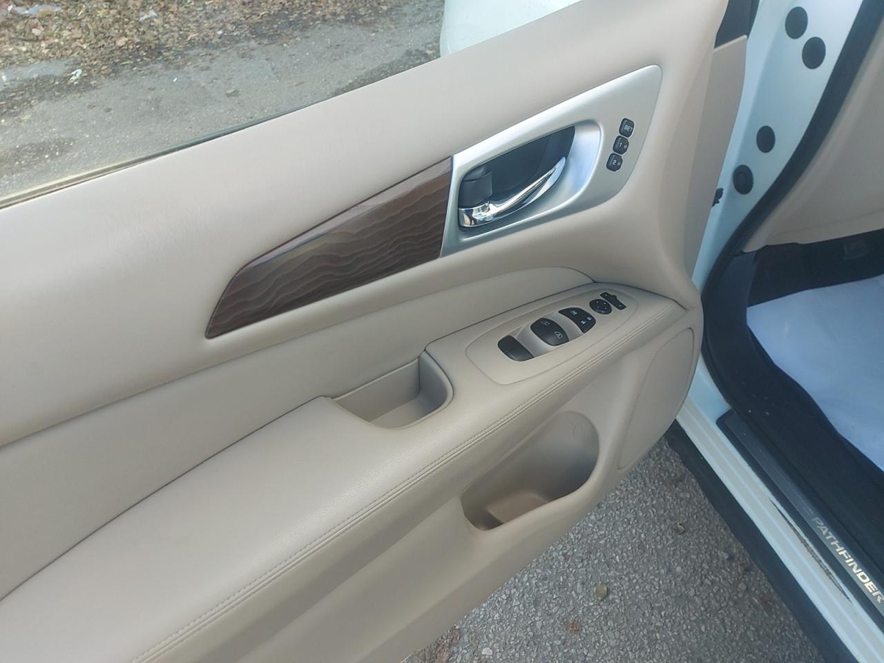 2020 Nissan Pathfinder Platinum Photo