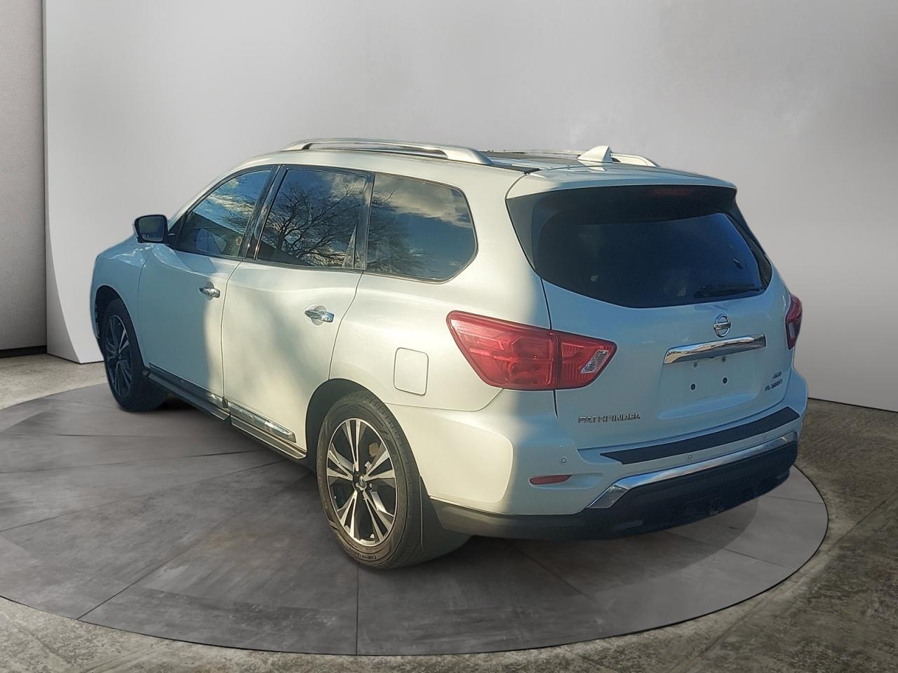 2020 Nissan Pathfinder Platinum Photo