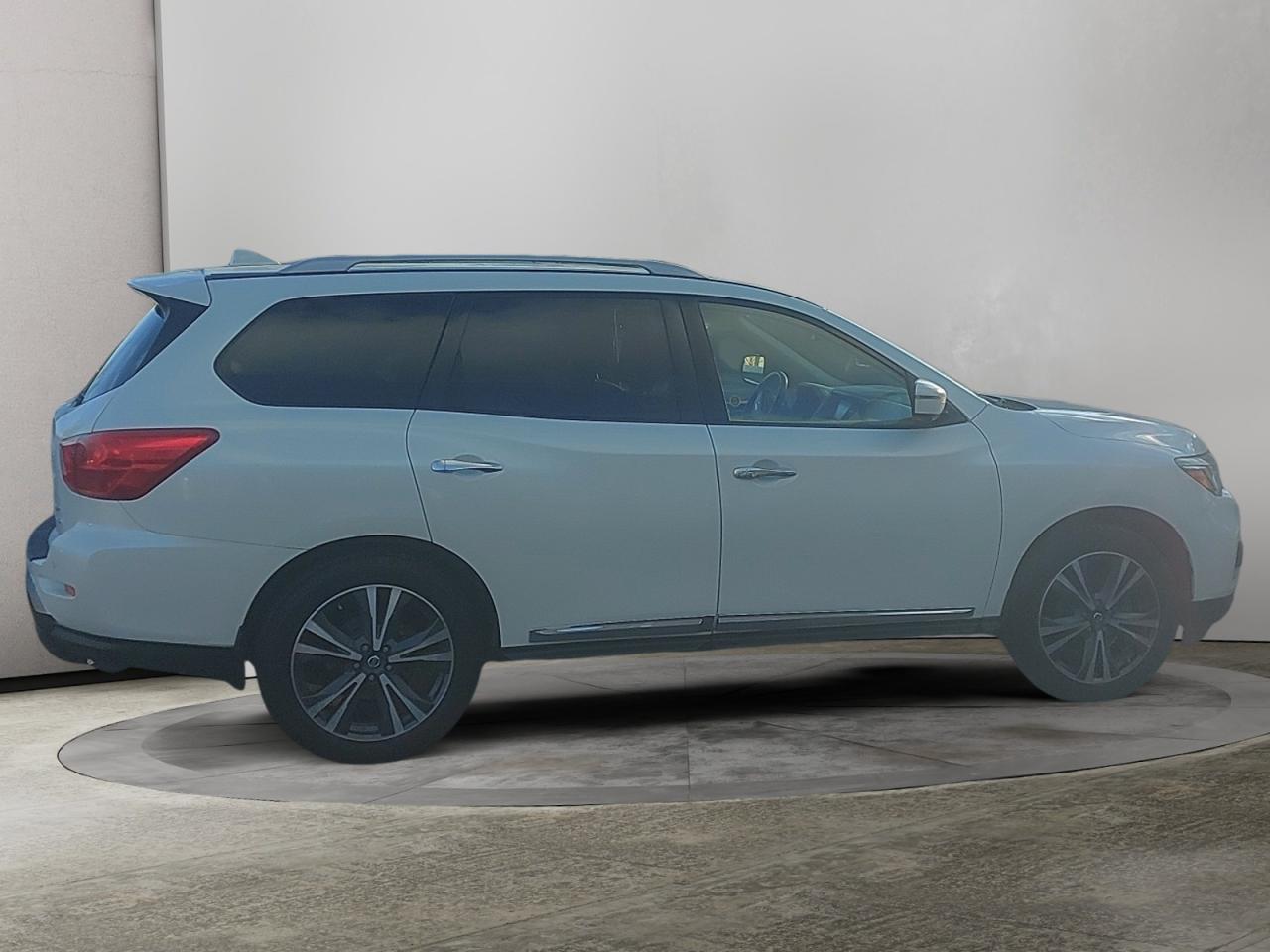 2020 Nissan Pathfinder Platinum Photo