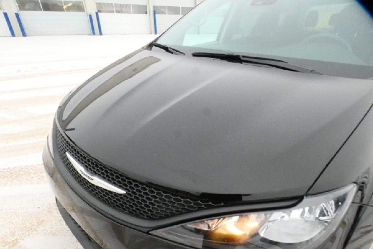 2024 Chrysler Grand Caravan SXT 2WD w/Htd cloth, Htd wheel, NAV, BUC - Photo #29