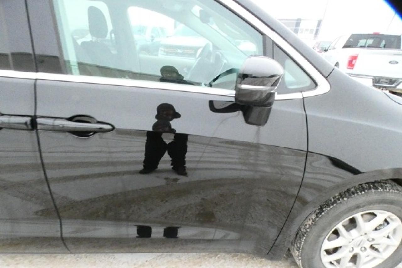 2024 Chrysler Grand Caravan SXT 2WD w/Htd cloth, Htd wheel, NAV, BUC - Photo #38