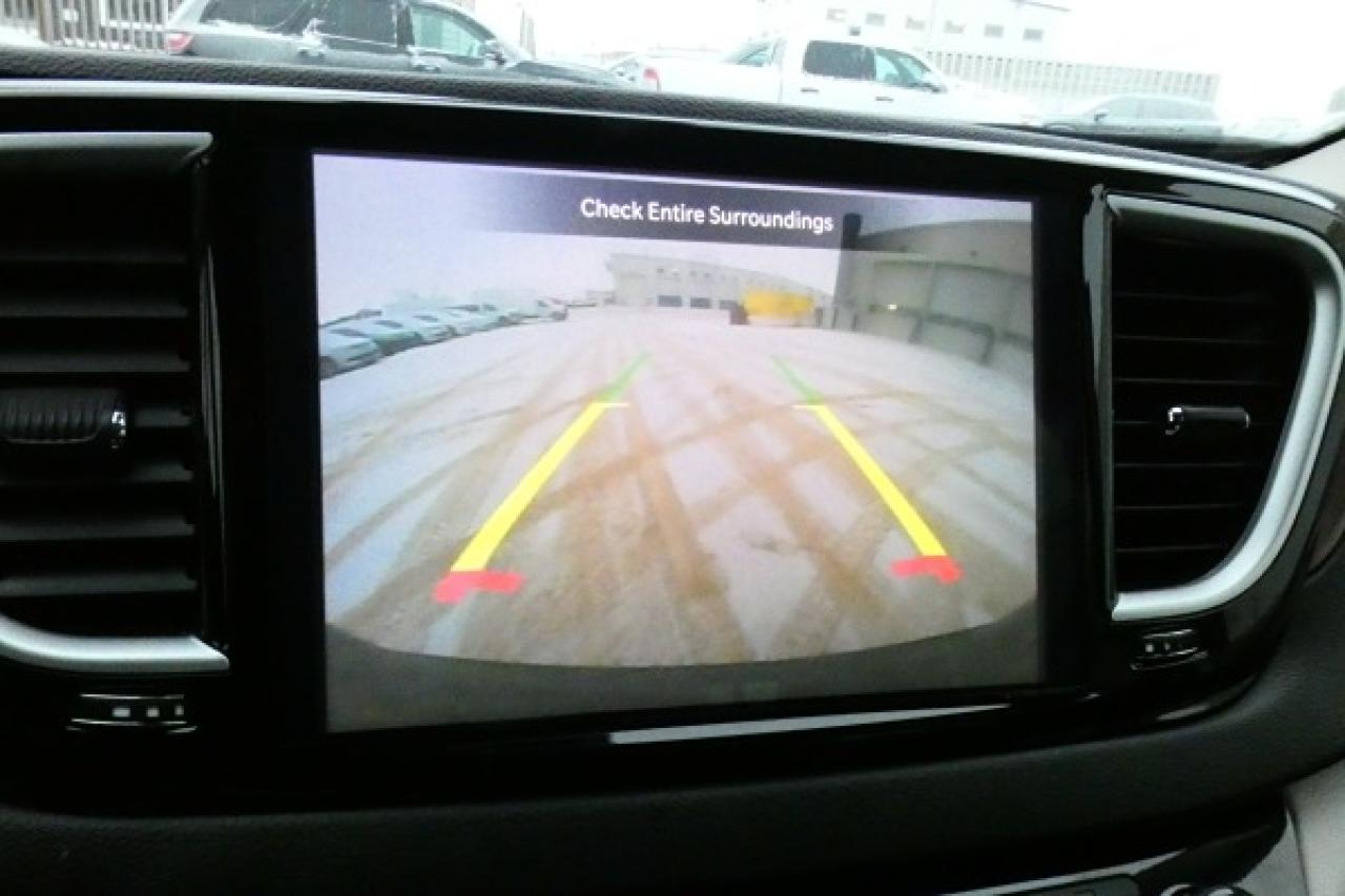 2024 Chrysler Grand Caravan SXT 2WD w/Htd cloth, Htd wheel, NAV, BUC - Photo #15