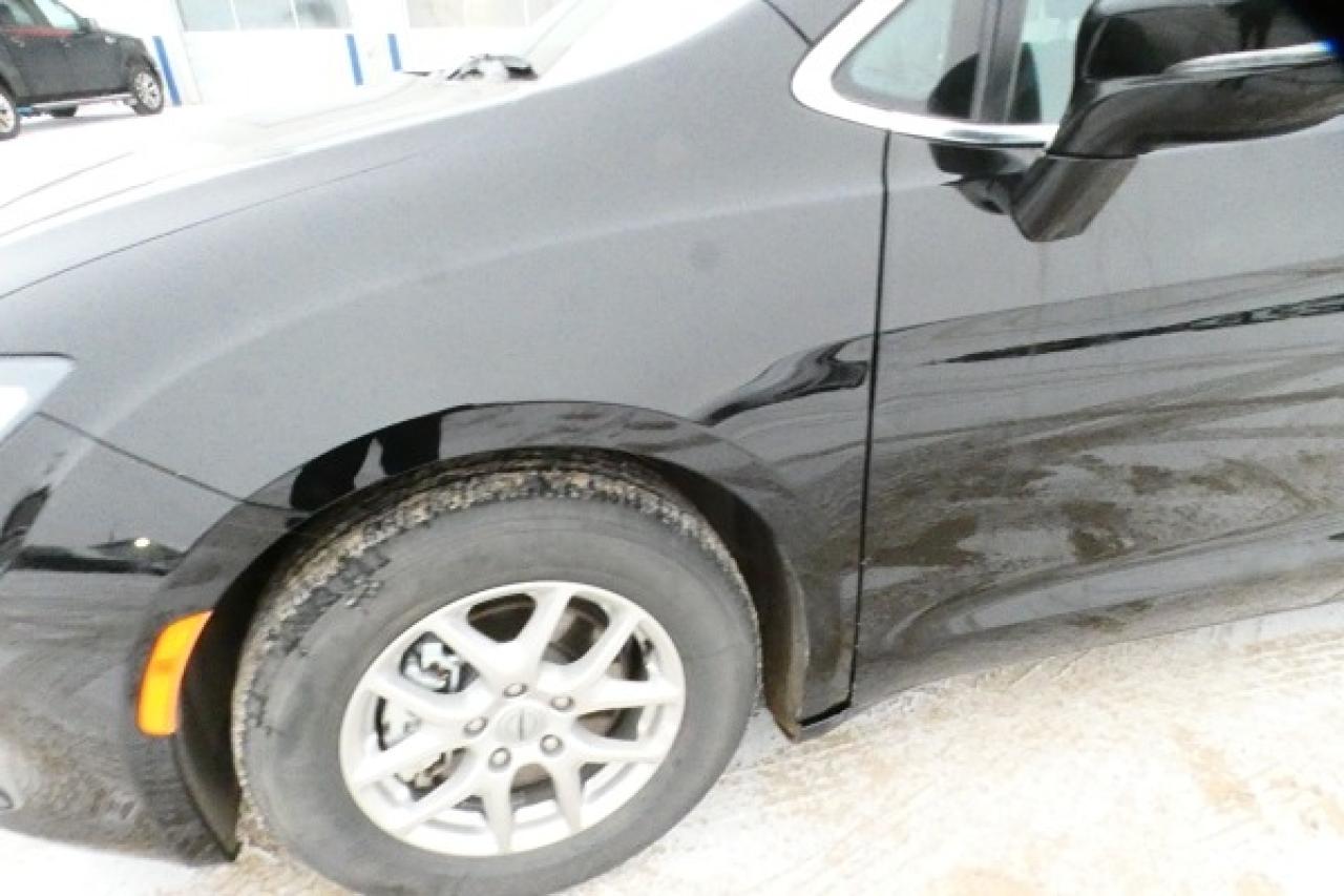 2024 Chrysler Grand Caravan SXT 2WD w/Htd cloth, Htd wheel, NAV, BUC - Photo #27