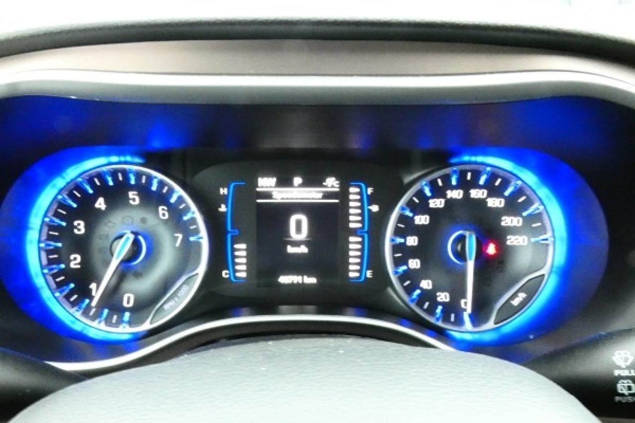 2024 Chrysler Grand Caravan SXT 2WD w/Htd cloth, Htd wheel, NAV, BUC - Photo #13