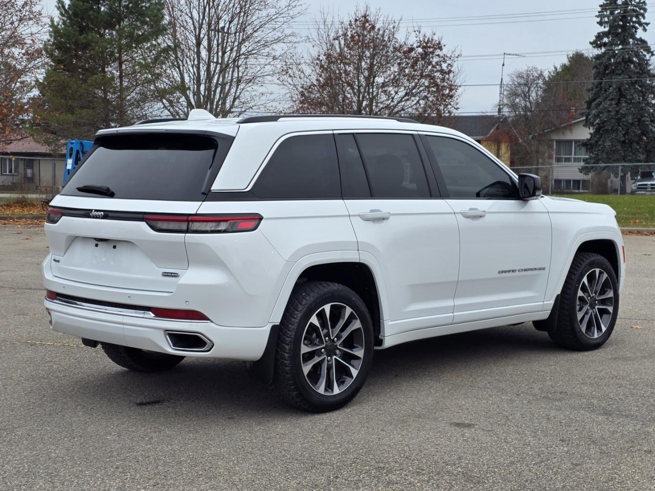 2023 Jeep Grand Cherokee Overland 4WD - Photo #5