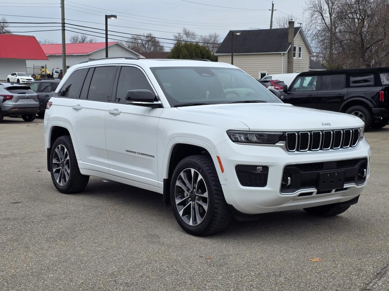 2023 Jeep Grand Cherokee Overland 4WD Photo2
