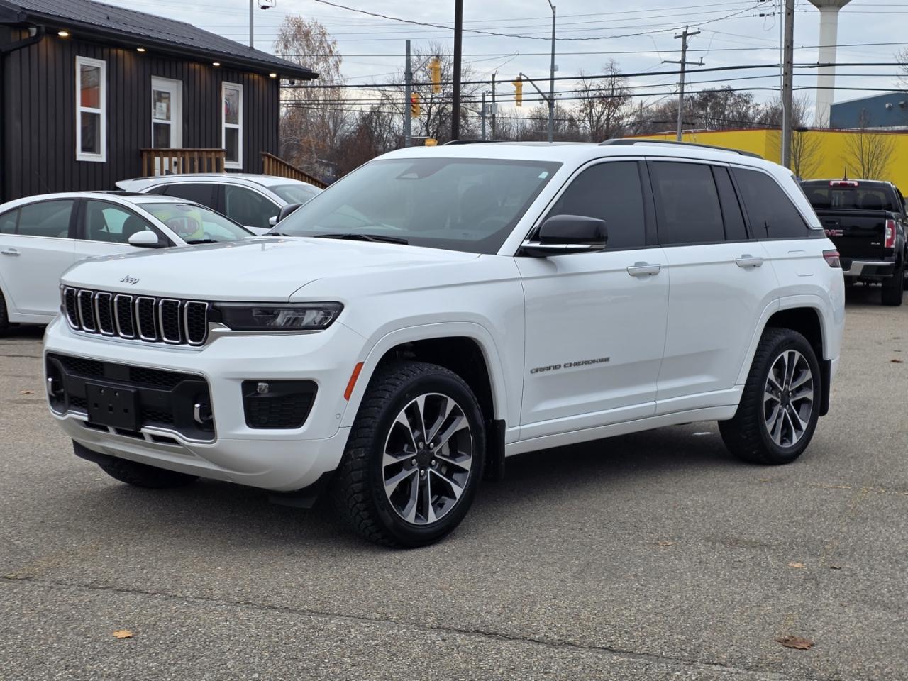 Used 2023 Jeep Grand Cherokee Overland 4WD for sale in Gananoque, ON