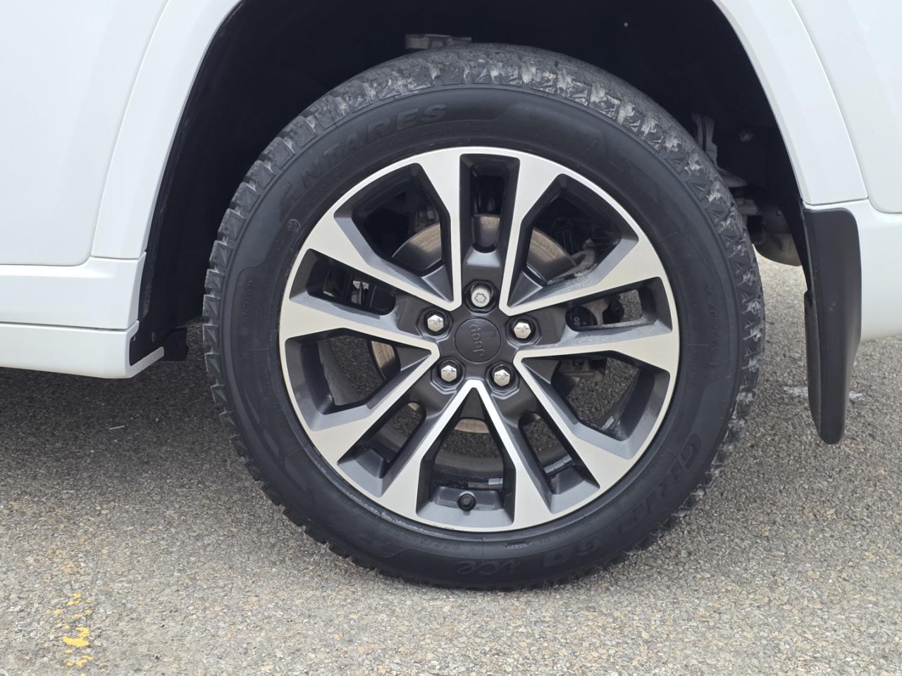 2023 Jeep Grand Cherokee Overland 4WD - Photo #9