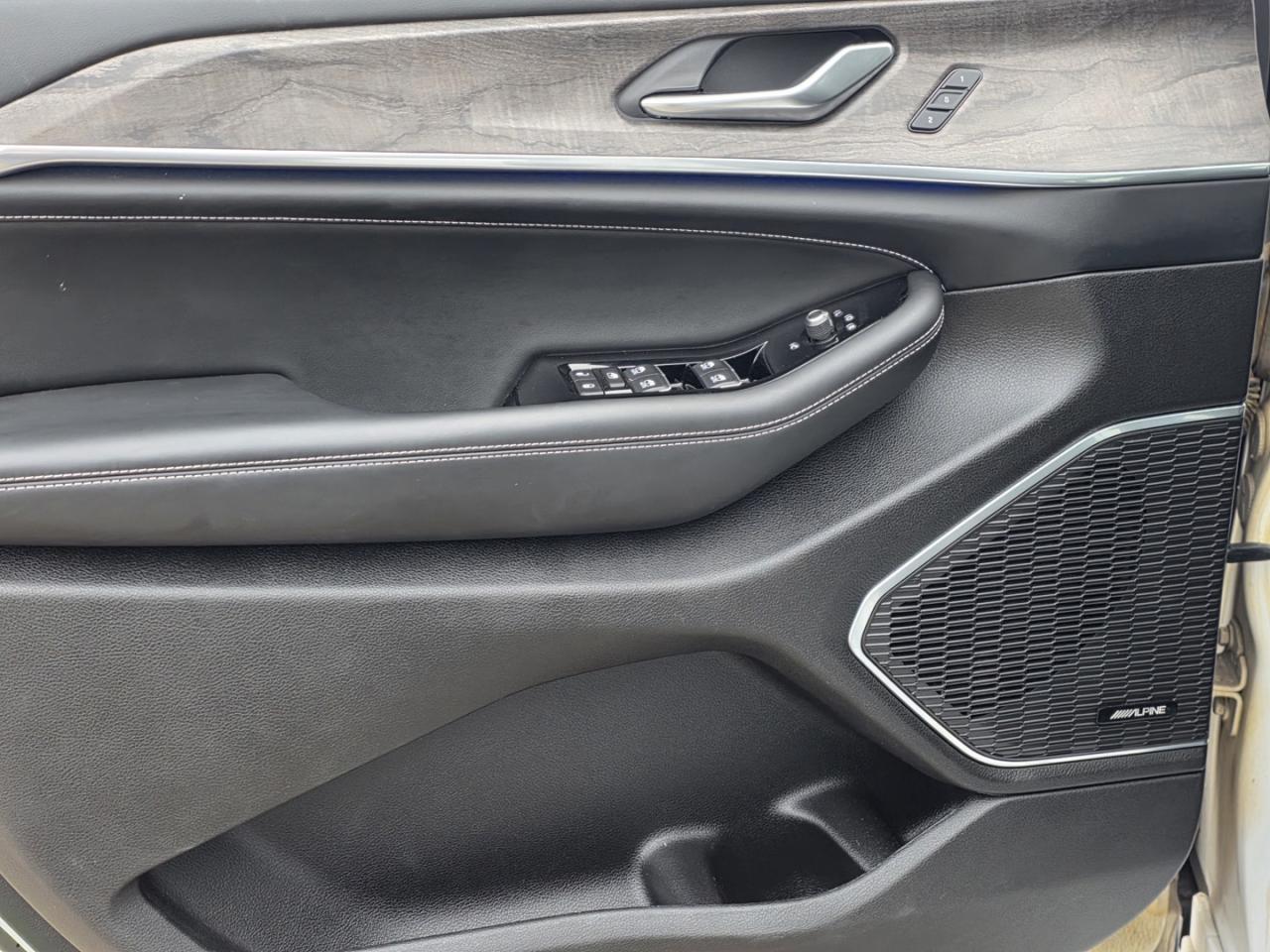 2023 Jeep Grand Cherokee Overland 4WD - Photo #14