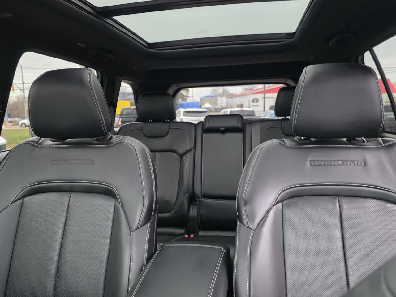 2023 Jeep Grand Cherokee Overland 4WD - Photo #16