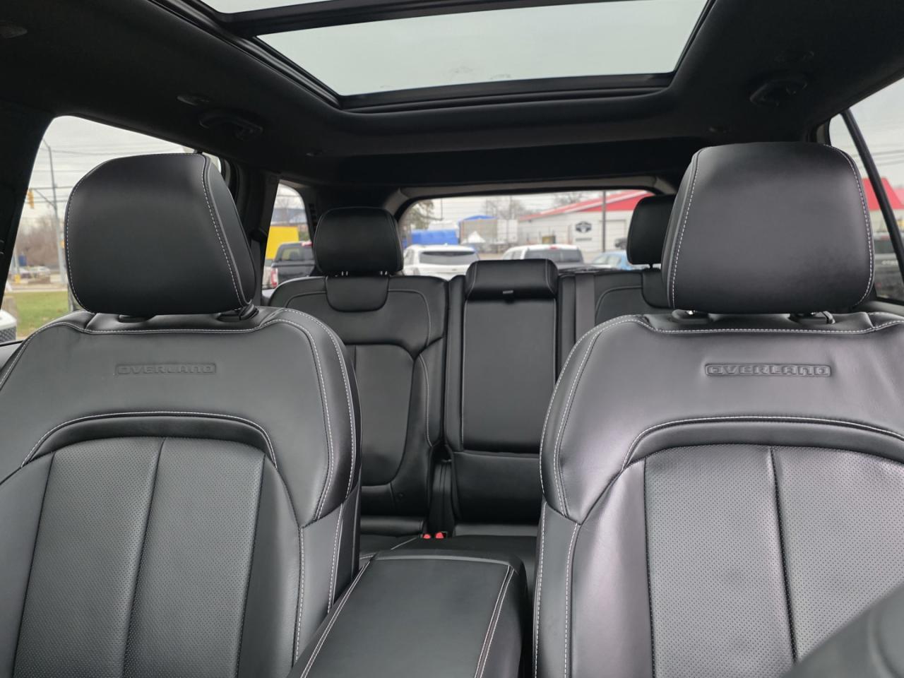 2023 Jeep Grand Cherokee Overland 4WD - Photo #17