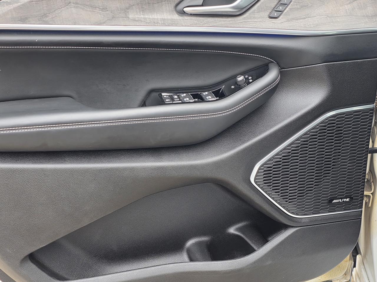 2023 Jeep Grand Cherokee Overland 4WD , Leather, Power/Heated Front Seats Photo