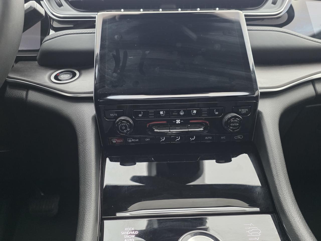 2023 Jeep Grand Cherokee Overland 4WD , Leather, Power/Heated Front Seats Photo