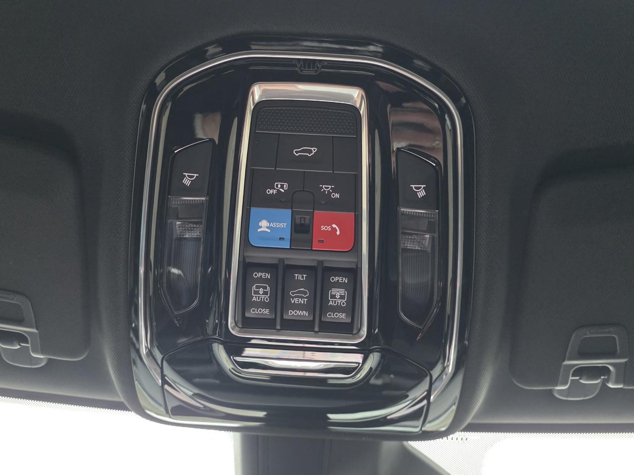 2023 Jeep Grand Cherokee Overland 4WD , Leather, Power/Heated Front Seats Photo