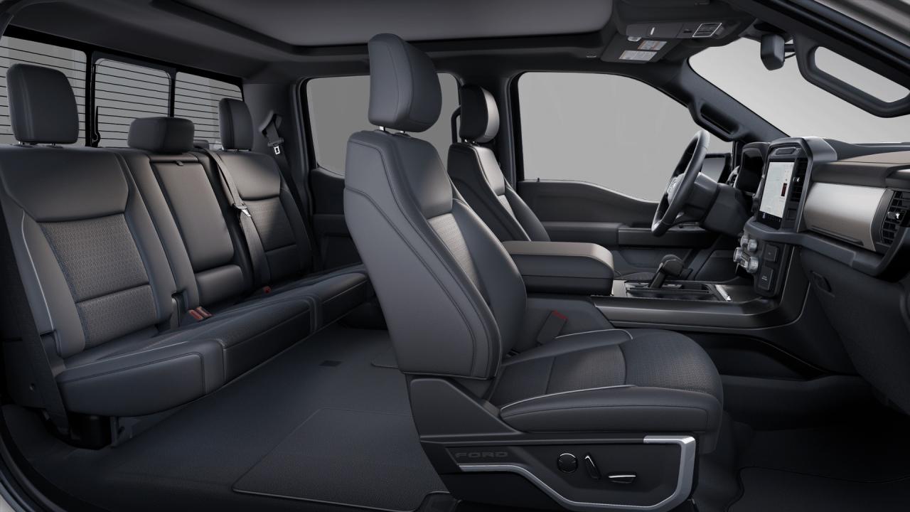 2025 Ford F-150 Lariat 4WD SuperCrew 5.5' Box Photo5