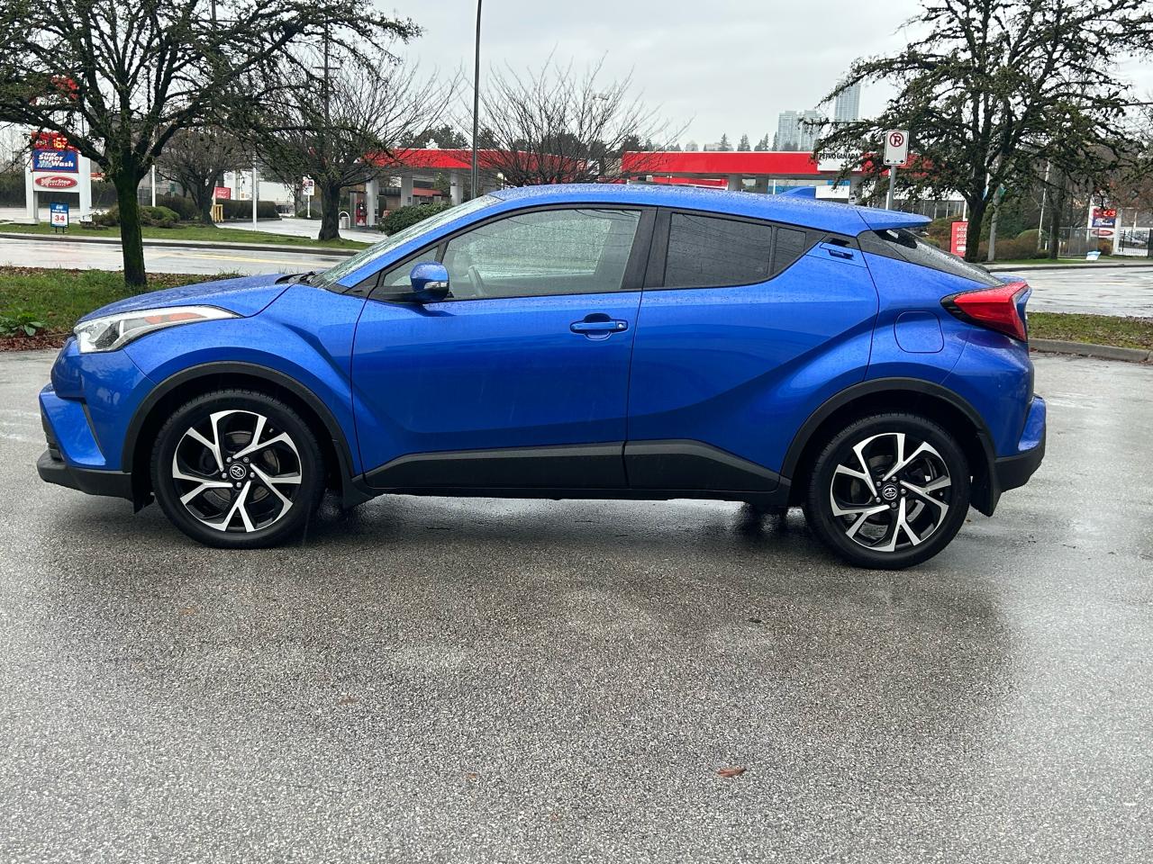 2018 Toyota C-HR XLE - Photo #2