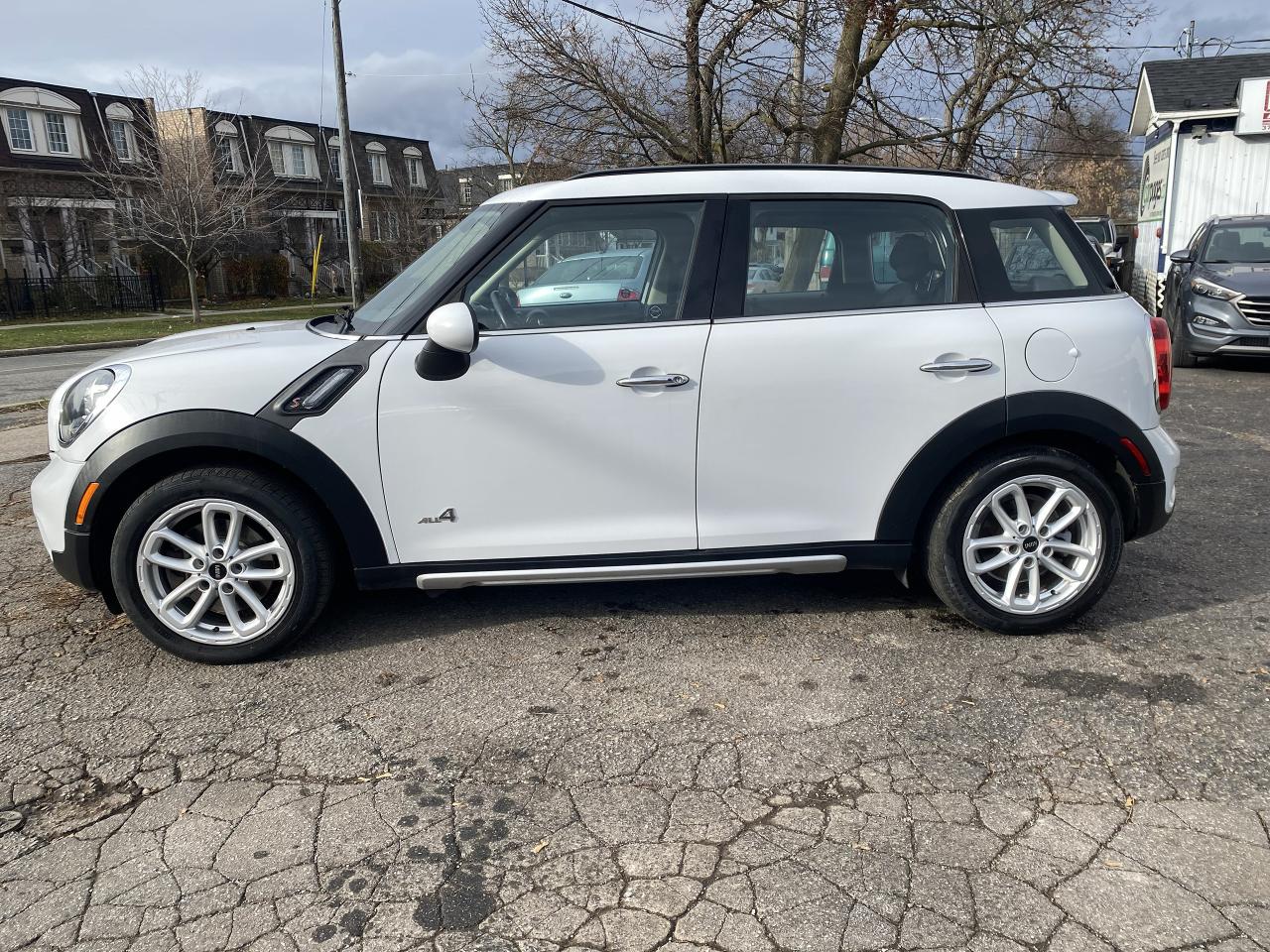 2015 MINI Cooper Countryman ALL4 4dr S/6 Speed Manual/Leather/2 Sunroofs/BT - Photo #2