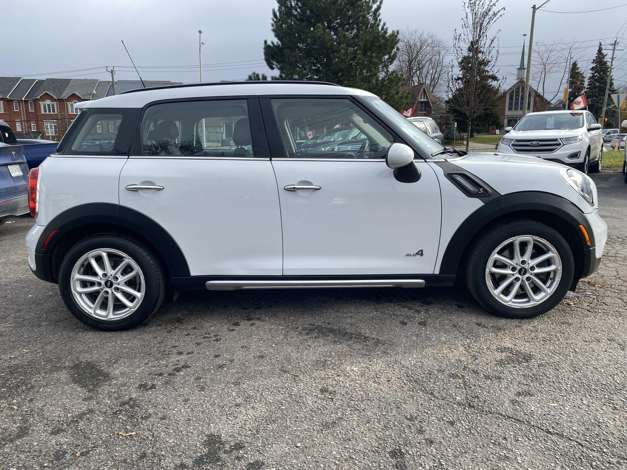 2015 MINI Cooper Countryman AWD/6 Speed Manual/Leather/2 Sunroofs/BT Photo4