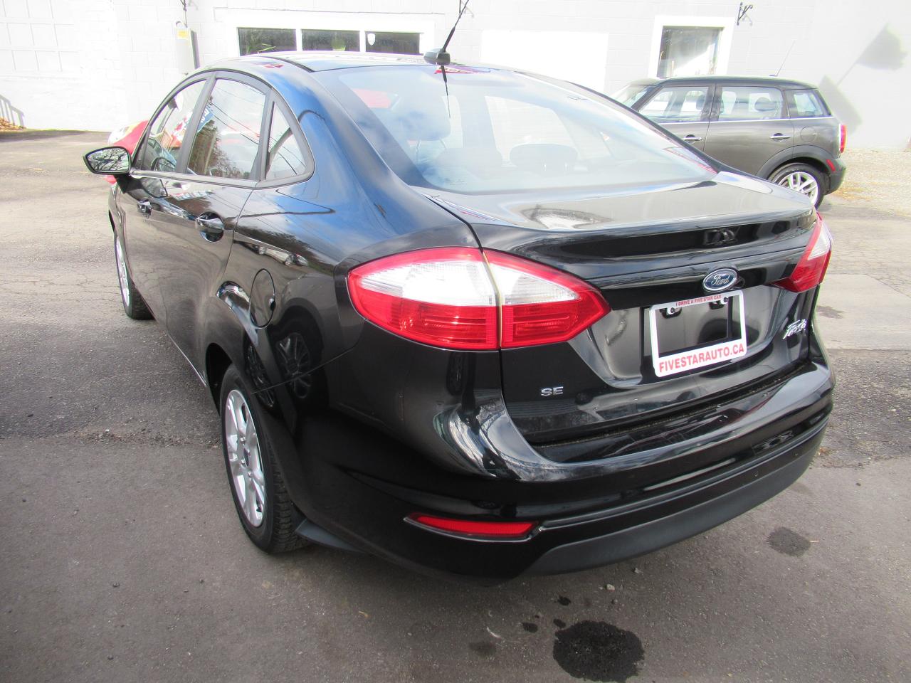 2016 Ford Fiesta SE - Photo #4