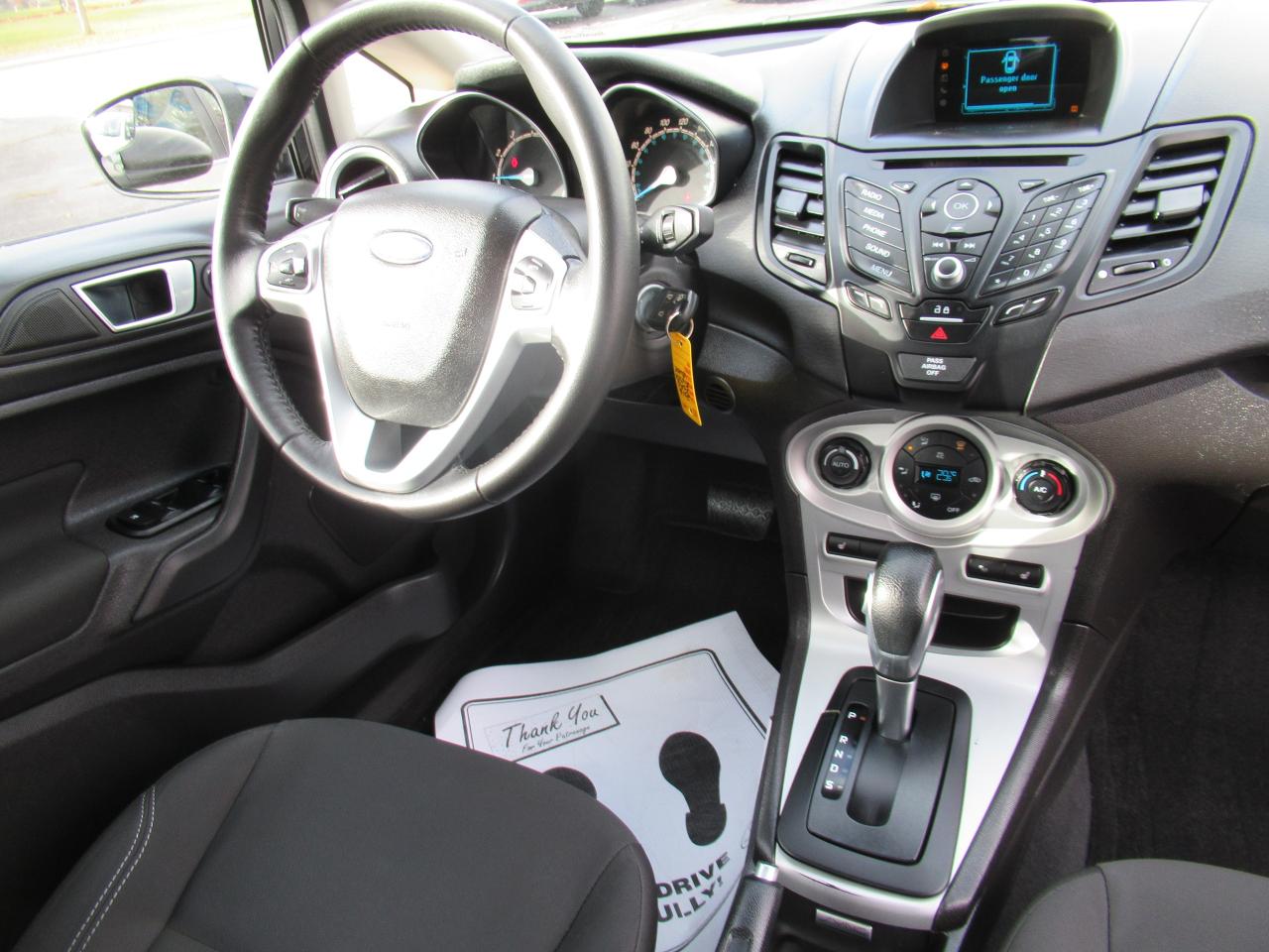 2016 Ford Fiesta SE Photo4