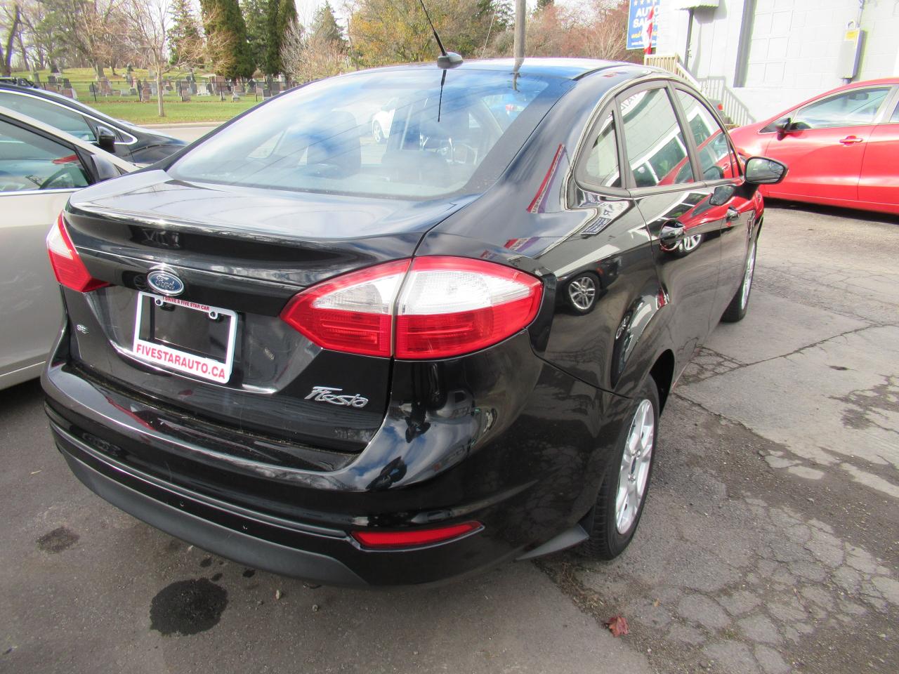 2016 Ford Fiesta SE - Photo #3