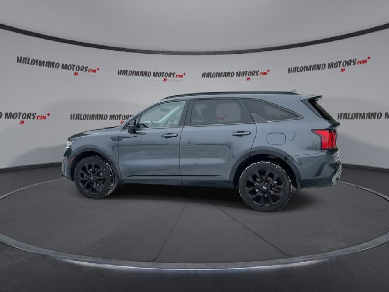 2021 Kia Sorento EX AWD | Panoramic Roof | Remote Start | Leather Seats Photo4