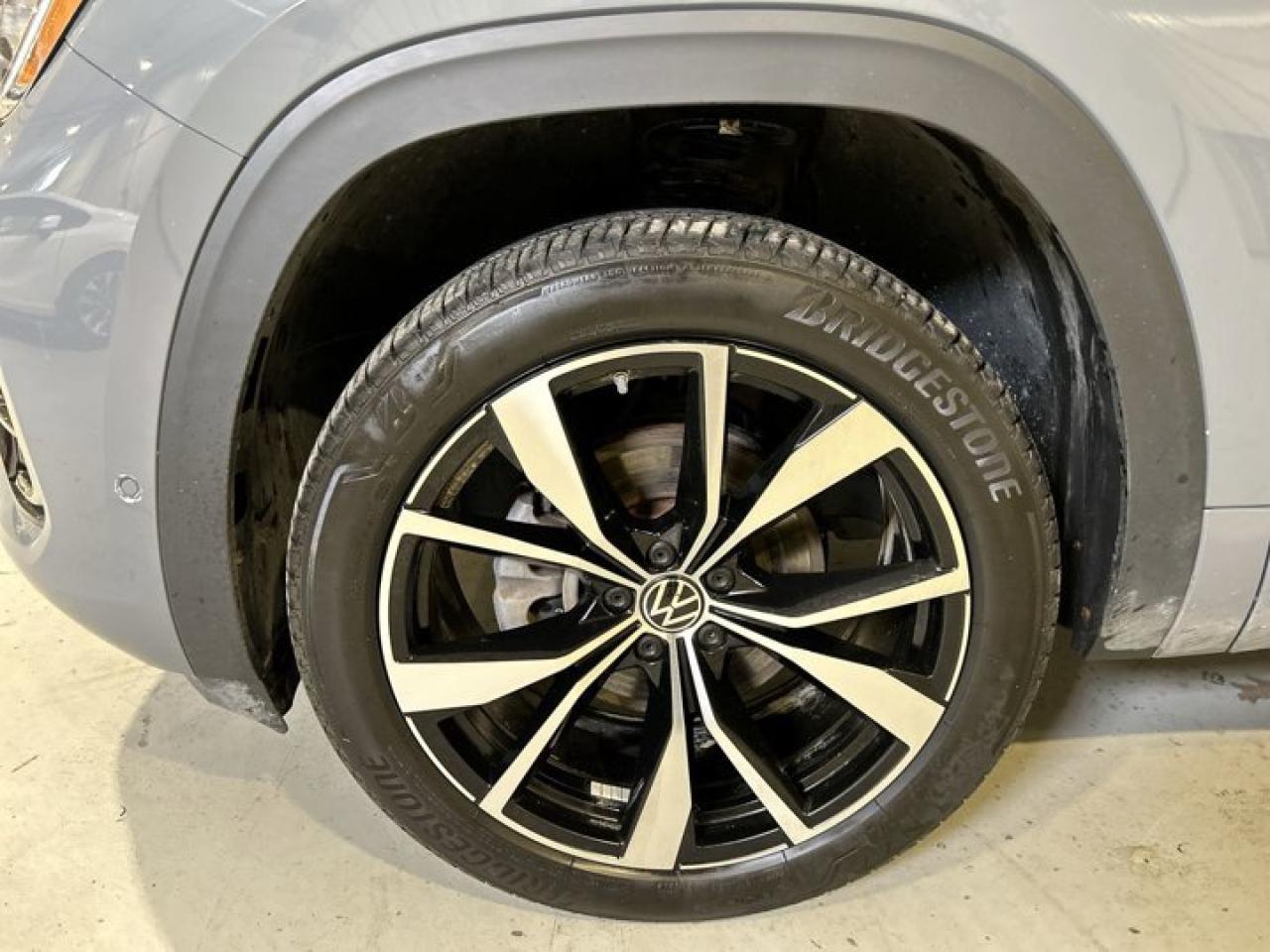 2024 Volkswagen Atlas Cross Sport Execline 2.0 | Panoramic Roof |  360 Camera | AC Seats Photo2