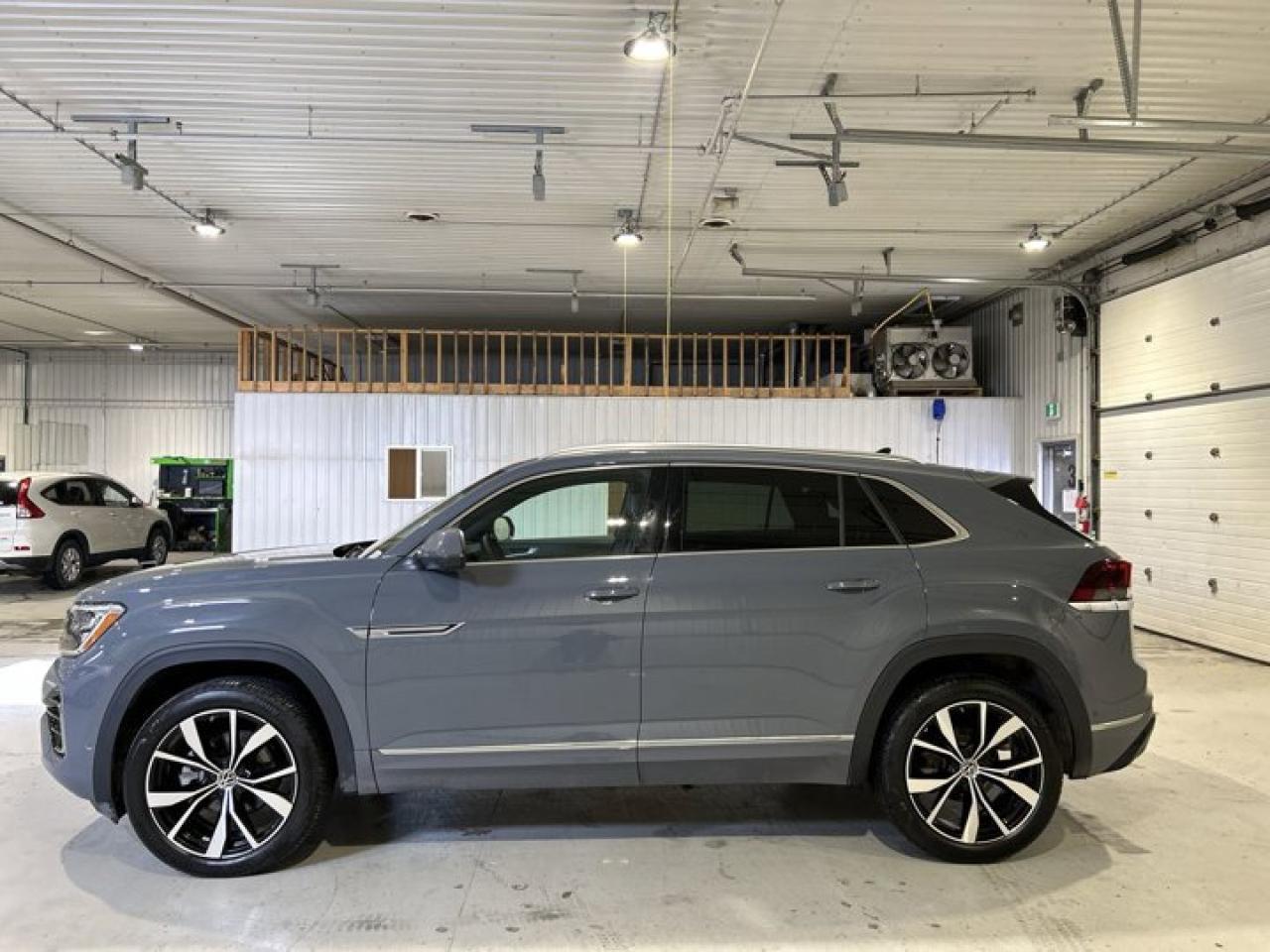 2024 Volkswagen Atlas Cross Sport Execline 2.0 | Panoramic Roof |  360 Camera | AC Seats Photo