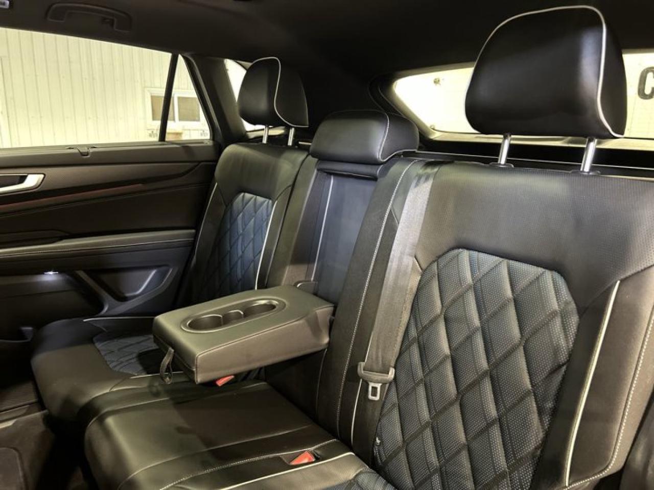 2024 Volkswagen Atlas Cross Sport Execline 2.0 | Panoramic Roof |  360 Camera | AC Seats Photo