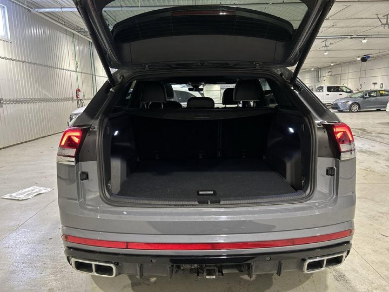 2024 Volkswagen Atlas Cross Sport Execline 2.0 | Panoramic Roof |  360 Camera | AC Seats Photo