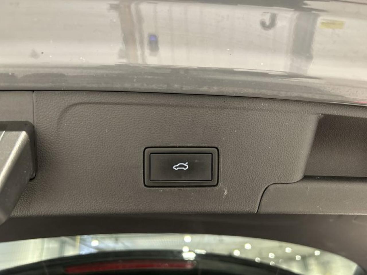 2024 Volkswagen Atlas Cross Sport Execline 2.0 | Panoramic Roof |  360 Camera | AC Seats Photo