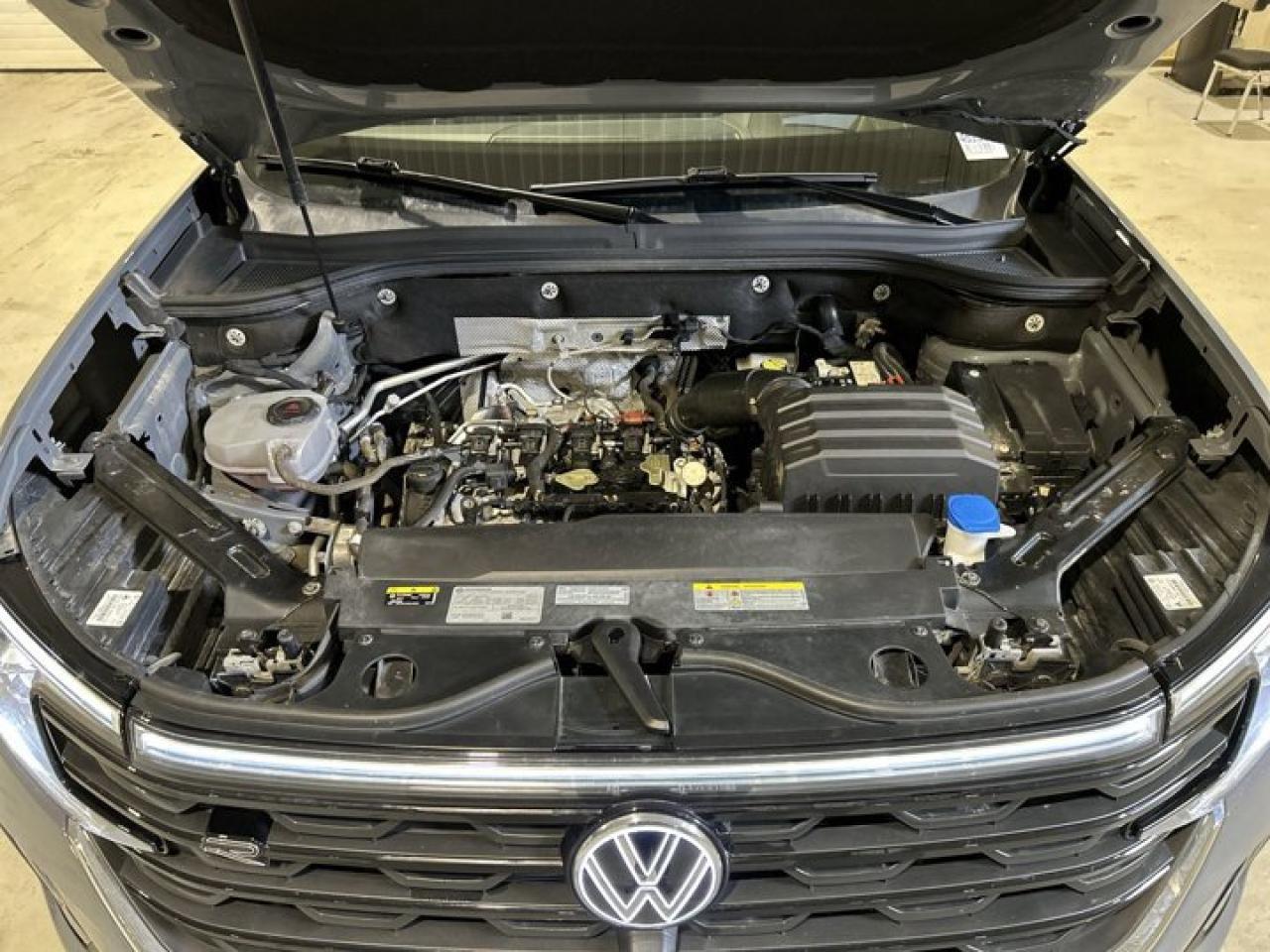 2024 Volkswagen Atlas Cross Sport Execline 2.0 | Panoramic Roof |  360 Camera | AC Seats Photo