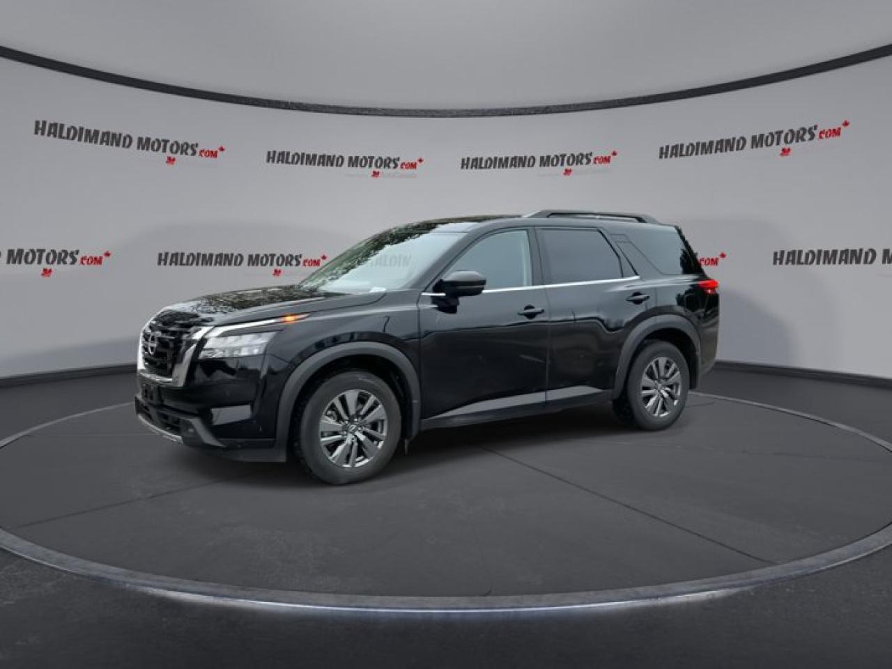 2024 Nissan Pathfinder SV 4WD | Remote Start | Panoramic Roof | 360 Camera | Heated Seats Photo3