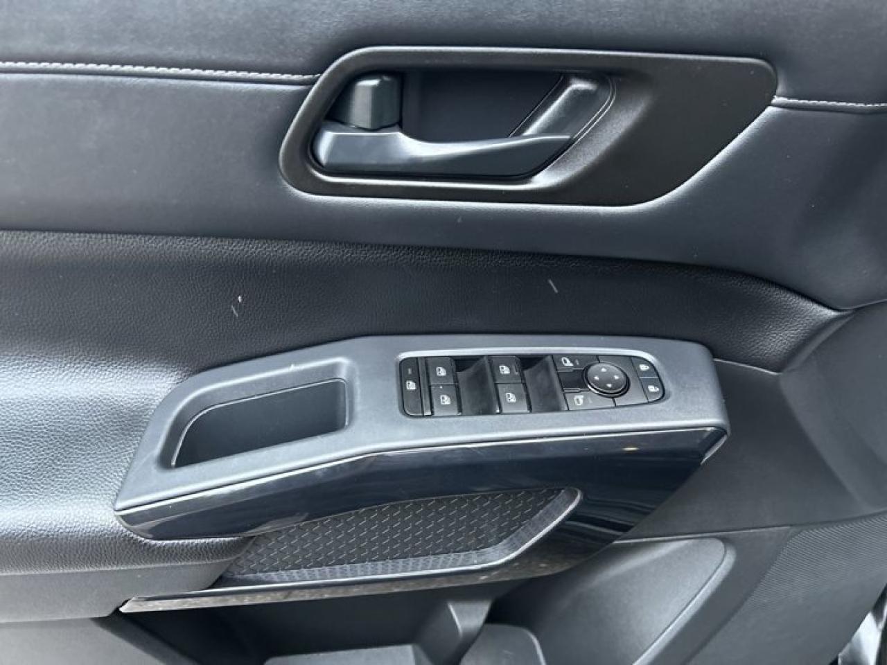 2024 Nissan Pathfinder SV 4WD | Remote Start | Panoramic Roof | 360 Camera | Heated Seats Photo