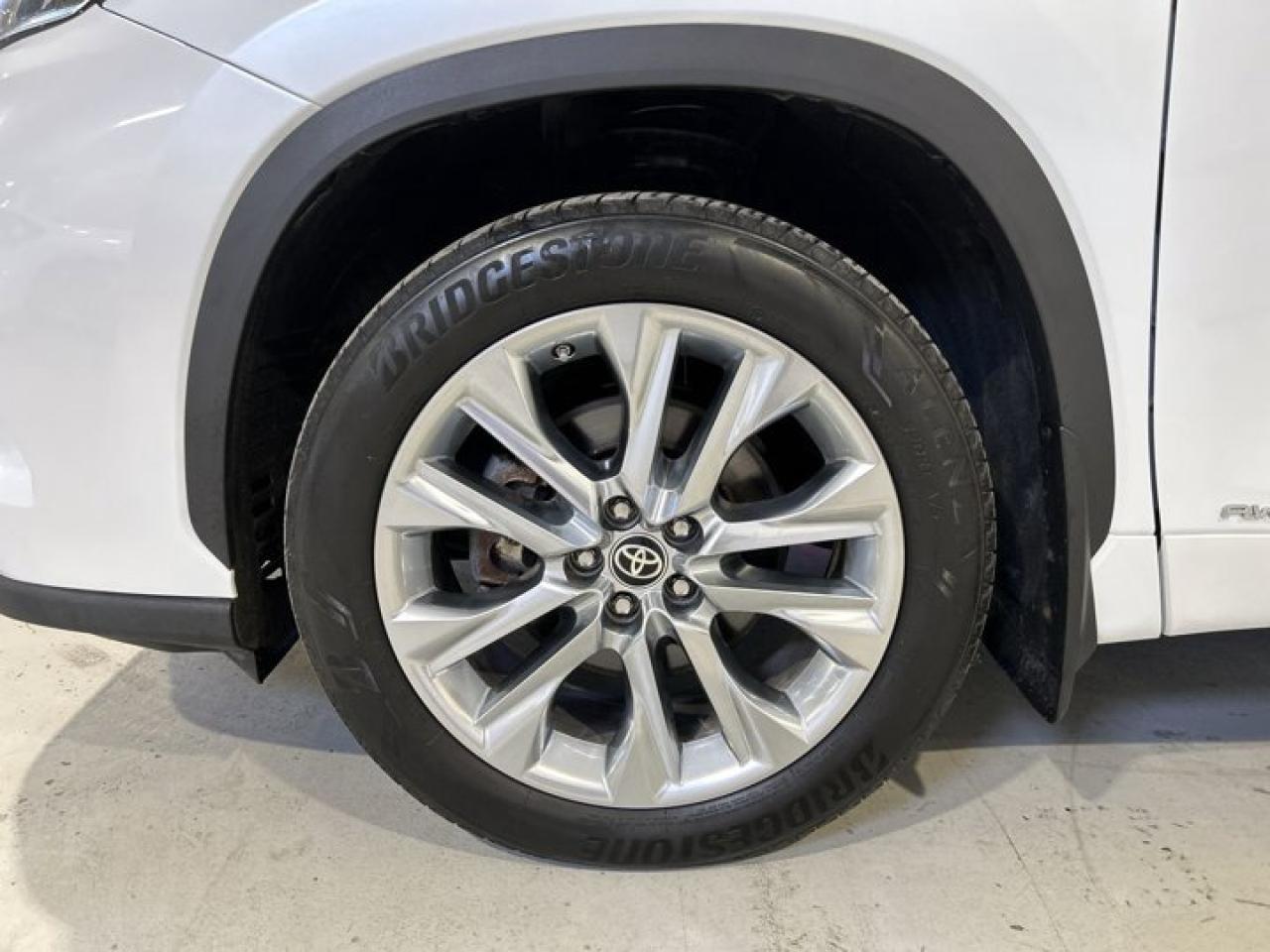 2023 Toyota Highlander Hybrid Limited AWD | 2nd Row Captain Seats | Leather Seats | Panoramic Roof Photo2