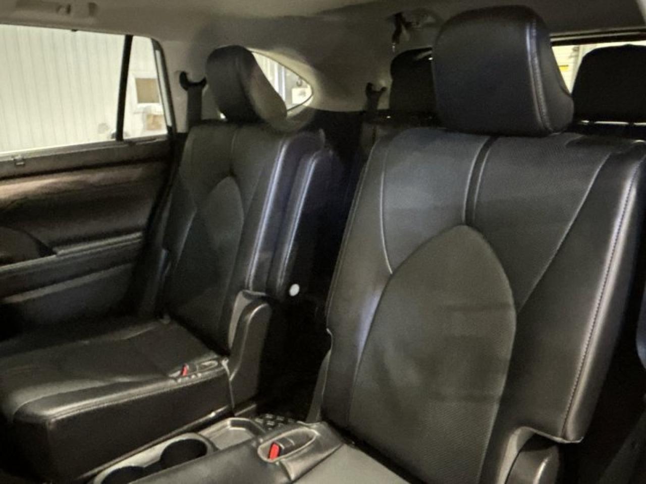 2023 Toyota Highlander Hybrid Limited AWD | 2nd Row Captain Seats | Leather Seats | Panoramic Roof Photo