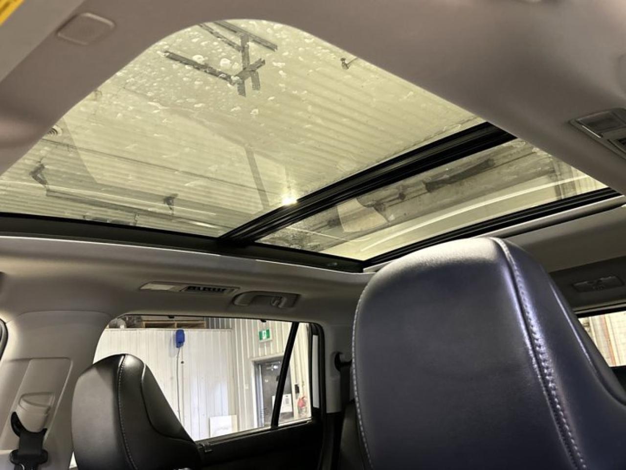 2023 Toyota Highlander Hybrid Limited AWD | 2nd Row Captain Seats | Leather Seats | Panoramic Roof Photo