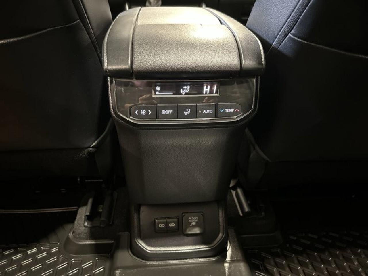 2023 Toyota Highlander Hybrid Limited AWD | 2nd Row Captain Seats | Leather Seats | Panoramic Roof Photo