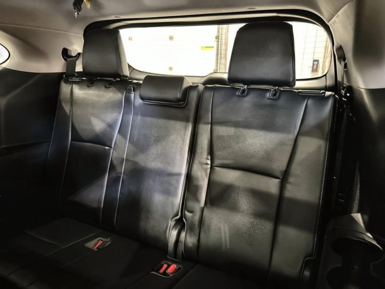 2023 Toyota Highlander Hybrid Limited AWD | 2nd Row Captain Seats | Leather Seats | Panoramic Roof Photo