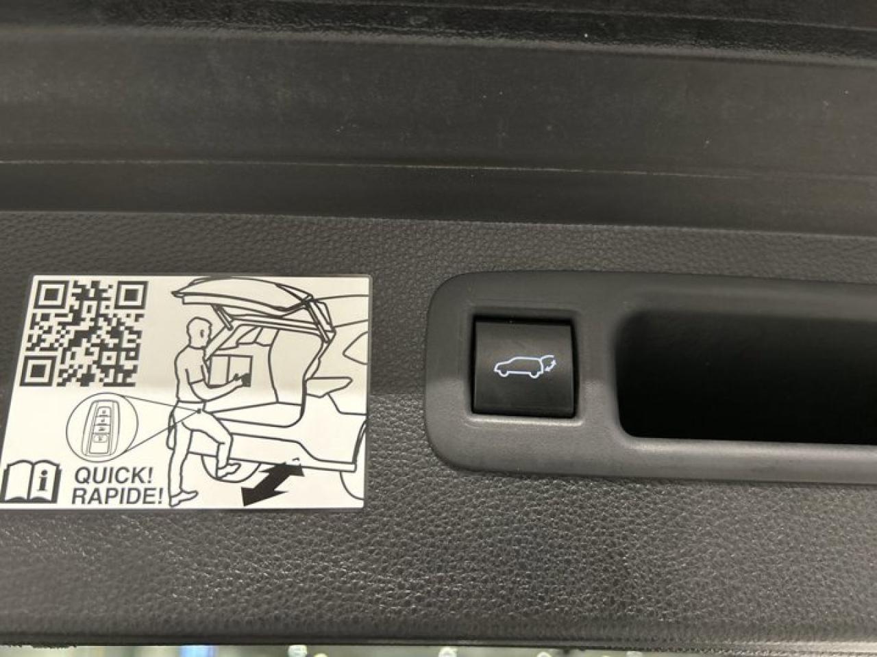 2023 Toyota Highlander Hybrid Limited AWD | 2nd Row Captain Seats | Leather Seats | Panoramic Roof Photo