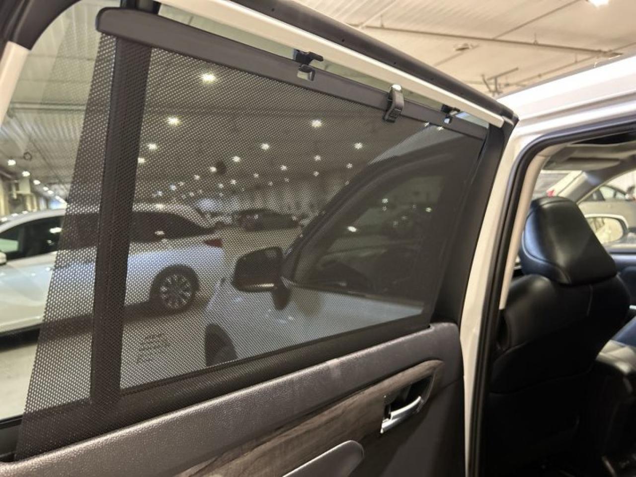 2023 Toyota Highlander Hybrid Limited AWD | 2nd Row Captain Seats | Leather Seats | Panoramic Roof Photo