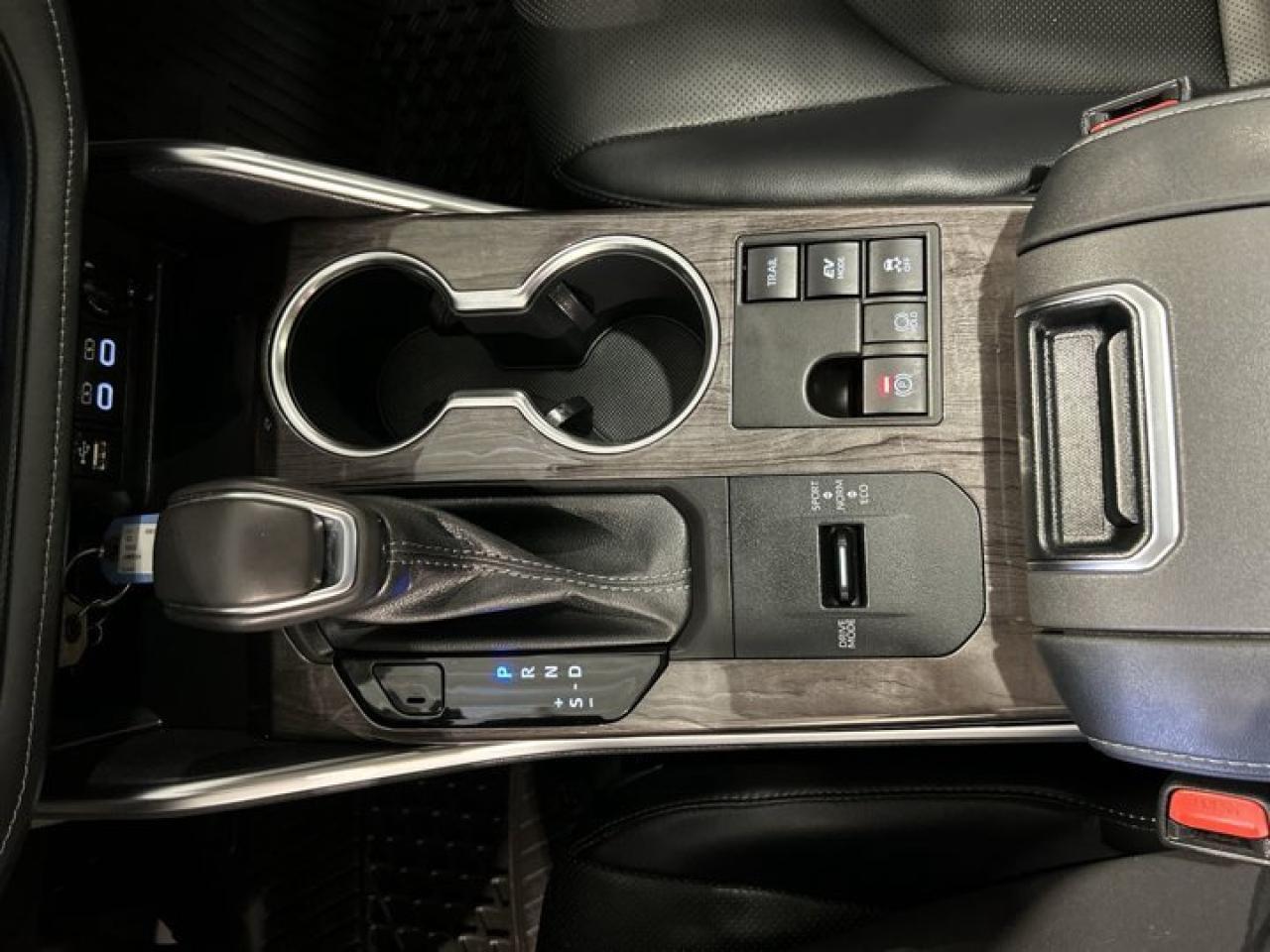 2023 Toyota Highlander Hybrid Limited AWD | 2nd Row Captain Seats | Leather Seats | Panoramic Roof Photo