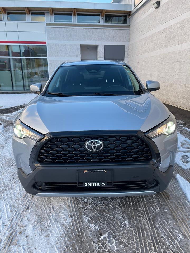 2024 Toyota Corolla Cross LE Photo1