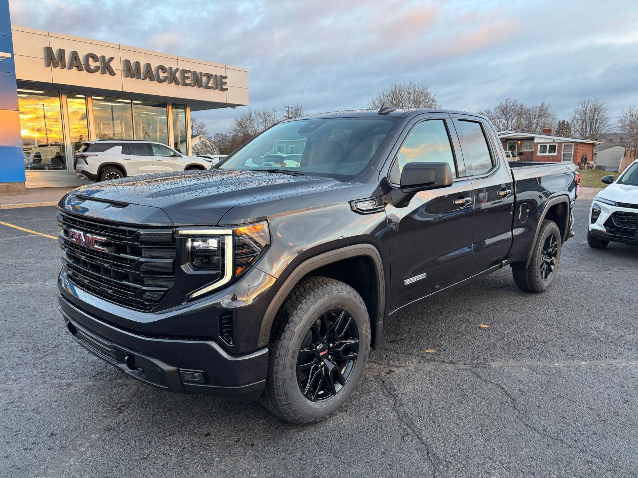 2026 GMC Sierra 1500 2026 GMC Sierra Elevation Double Cab 4WD Photo4