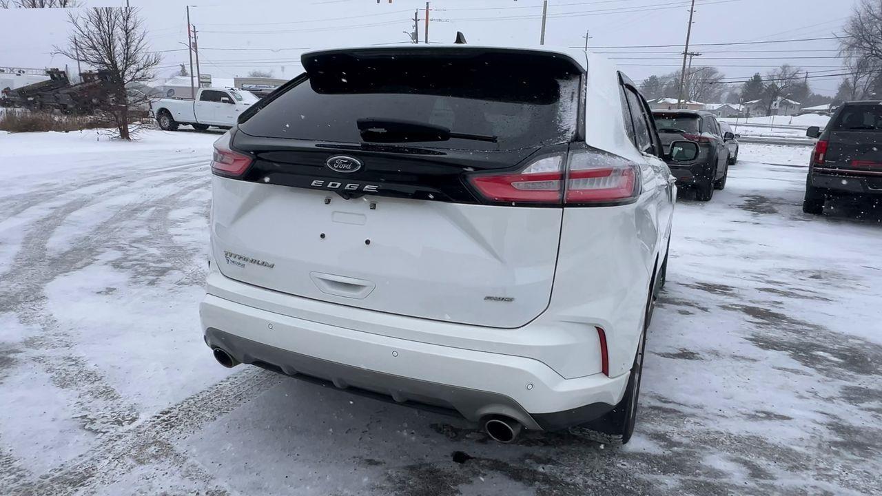 2022 Ford Edge Titanium AWD, MOONROOF, HEATED LEATHER SEATS, BACK UP CAM, NAV, POWER LIFTGATE!! Photo