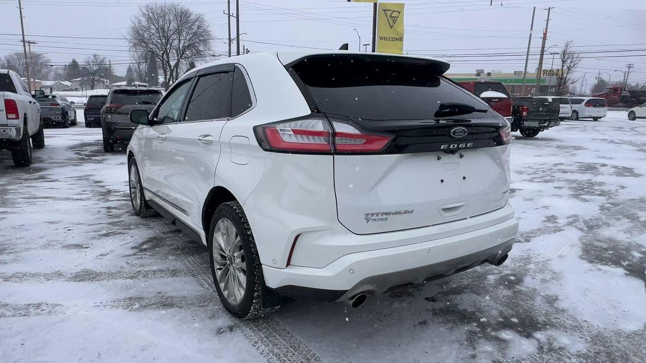2022 Ford Edge Titanium AWD, MOONROOF, HEATED LEATHER SEATS, BACK UP CAM, NAV, POWER LIFTGATE!! Photo