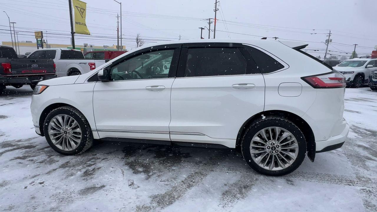 2022 Ford Edge Titanium AWD, MOONROOF, HEATED LEATHER SEATS, BACK UP CAM, NAV, POWER LIFTGATE!! Photo
