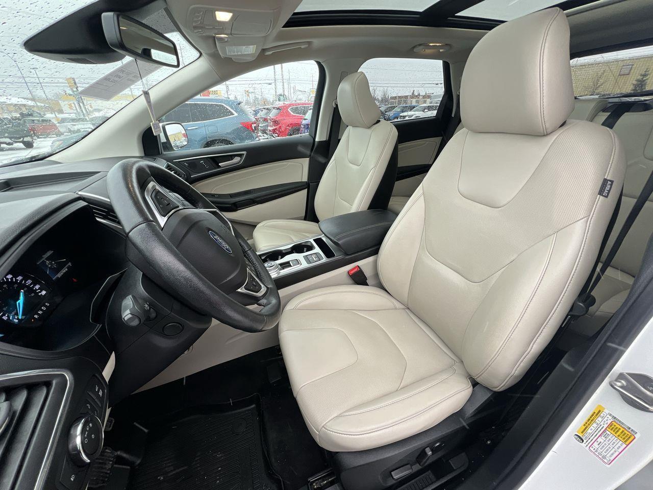 2022 Ford Edge Titanium AWD, MOONROOF, HEATED LEATHER SEATS, BACK UP CAM, NAV, POWER LIFTGATE!! Photo